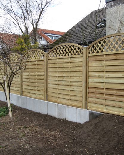 Sichtschutzzaun in einem Privatgarten in Moers
